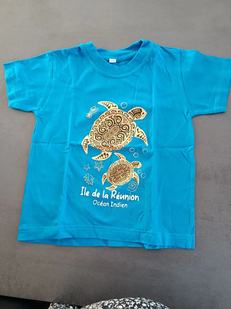 Tee-shirt bleu la réunion taille 6 ans 